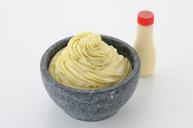 今、冷蔵庫に入っている一番近い手前の物を2品混ぜたらどんな料理になる？