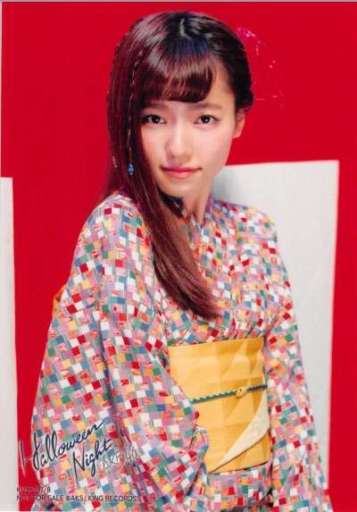 島崎遙香ひとりだけ水着じゃない…AKB48“神8”表紙の少年マガジンが話題