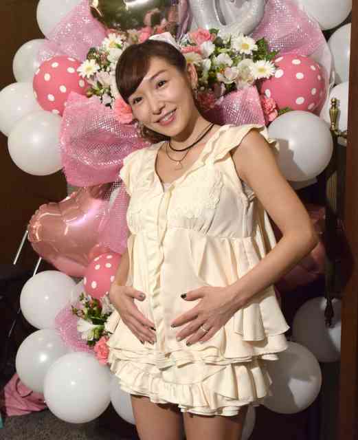加護亜依 第2子妊娠、再婚後初ライブで報告「実はぽっこりしてます」