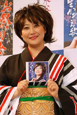 浜崎あゆみ大苦戦か FC限定公演で異例のチケット4次募集