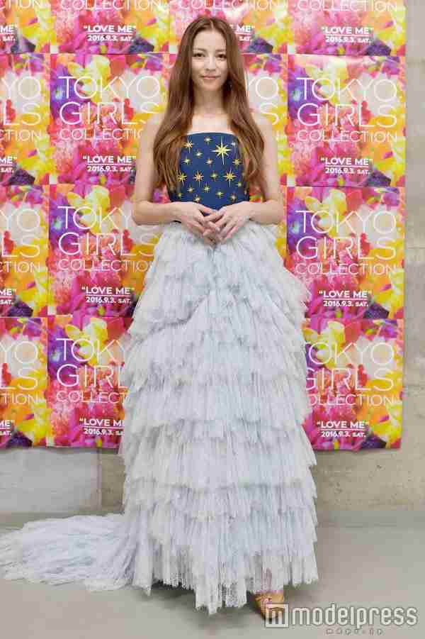藤田ニコルが東京ガールズコレクションに出演 「別人」姿に観客騒然