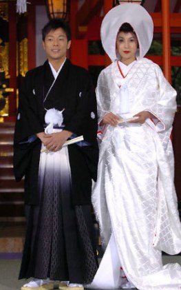 藤原紀香友禅の白無垢 片岡愛之助と相合い傘挙式