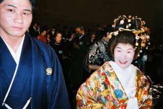 藤原紀香友禅の白無垢 片岡愛之助と相合い傘挙式
