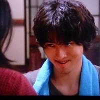 土屋太鳳 水色の花柄浴衣で華やかに 理想のデートを語る