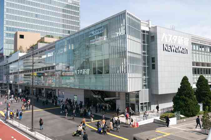 新宿の高速バスターミナル「バスタ新宿」のある欠点が話題「高速バス使う客層を考えろクソボケ！」