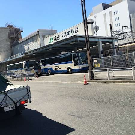 新宿の高速バスターミナル「バスタ新宿」のある欠点が話題「高速バス使う客層を考えろクソボケ!」