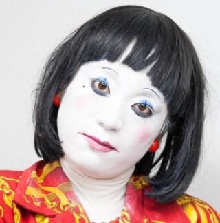 化粧始めたのは何歳ですか？