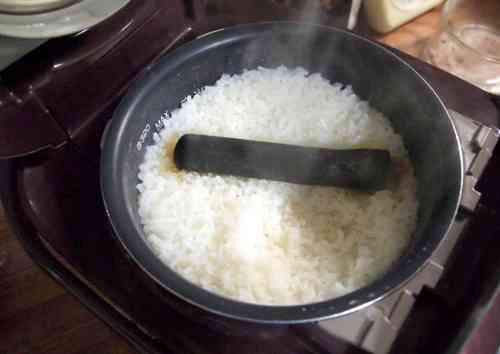 炊飯器以外でご飯を炊いている人〜
