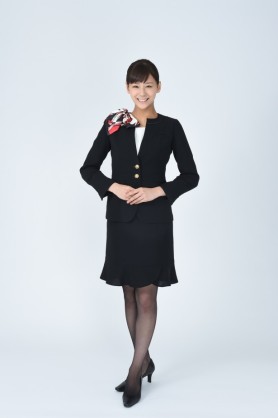西内まりや、SEXY衣装で美くびれ披露　華麗なパフォーマンスで魅了
