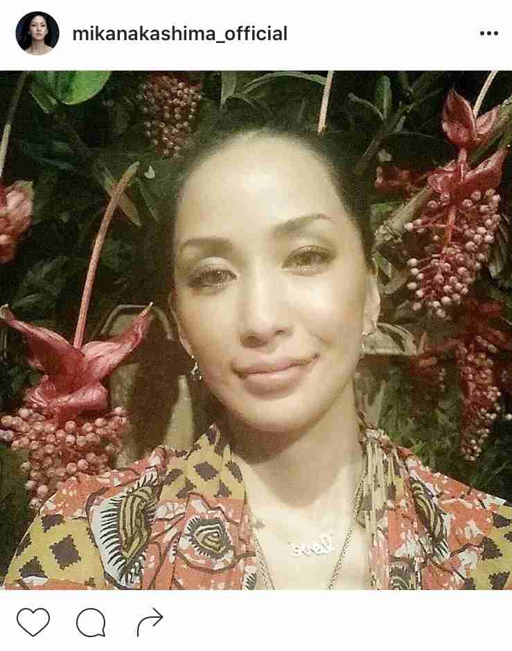 中島美嘉がアップした打ち上げ写真がちょっと怖い…この金髪美女って中島さん!?