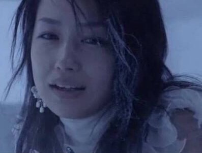 中島美嘉がアップした打ち上げ写真がちょっと怖い…この金髪美女って中島さん!?