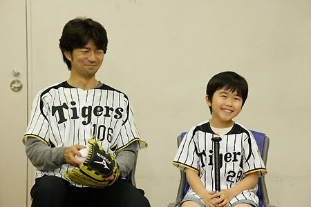 優しい笑顔をしてる画像