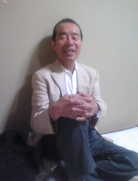 優しい笑顔をしてる画像