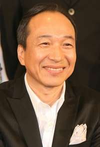 優しい笑顔をしてる画像