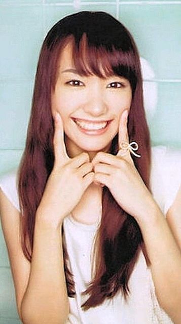 優しい笑顔をしてる画像