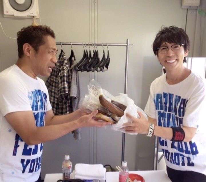 優しい笑顔をしてる画像