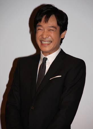 優しい笑顔をしてる画像