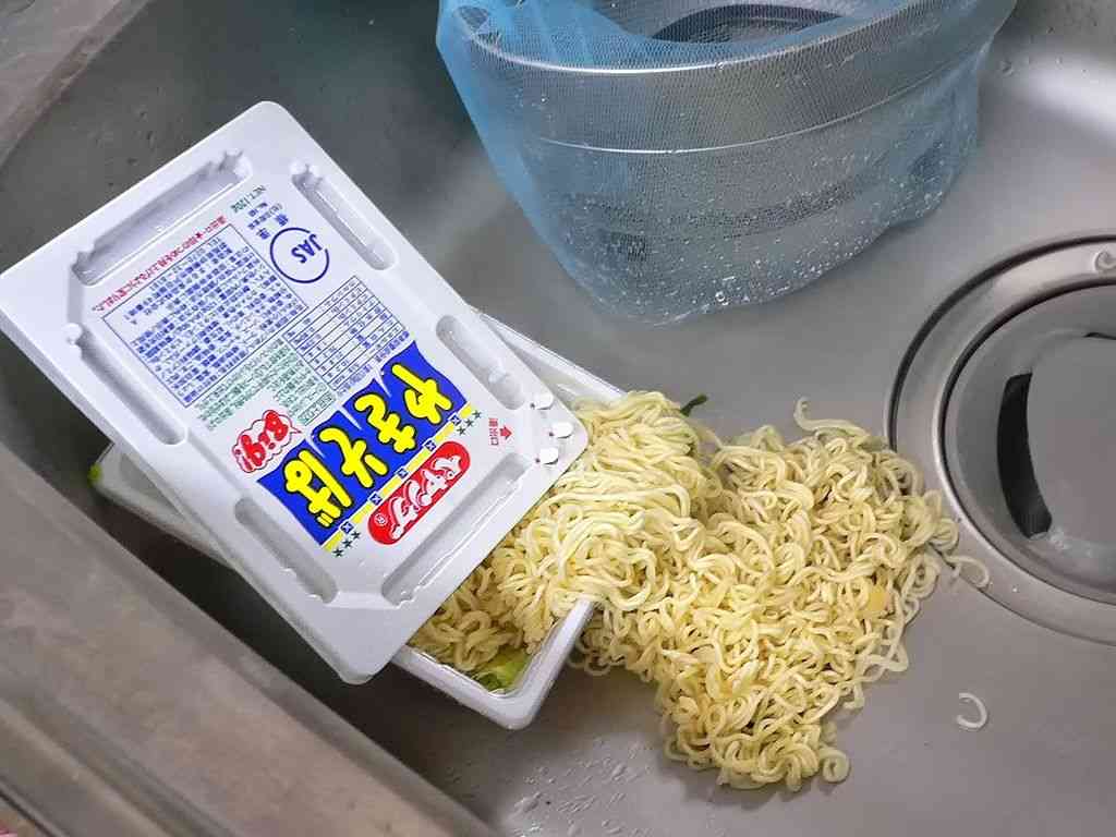カップ焼きそば好きな人