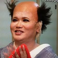 ざわちんがキャバ嬢に 胸元SEXY“キャバちん”に指名殺到