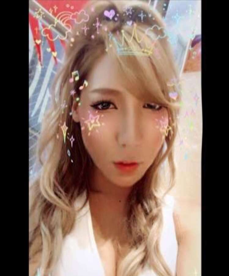 ざわちんがキャバ嬢に 胸元SEXY“キャバちん”に指名殺到