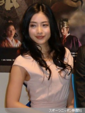 映画では隠していたのに…石原さとみの「巨顔で胴長短足」がCMでバレちゃった！