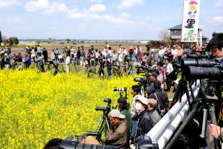 マナー無視する「撮り鉄」を怒鳴った駅員 ネットでは賛否