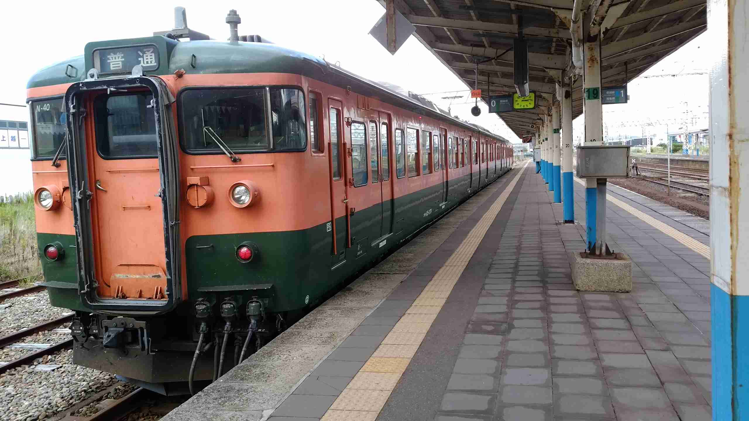 マナー無視する「撮り鉄」を怒鳴った駅員 ネットでは賛否