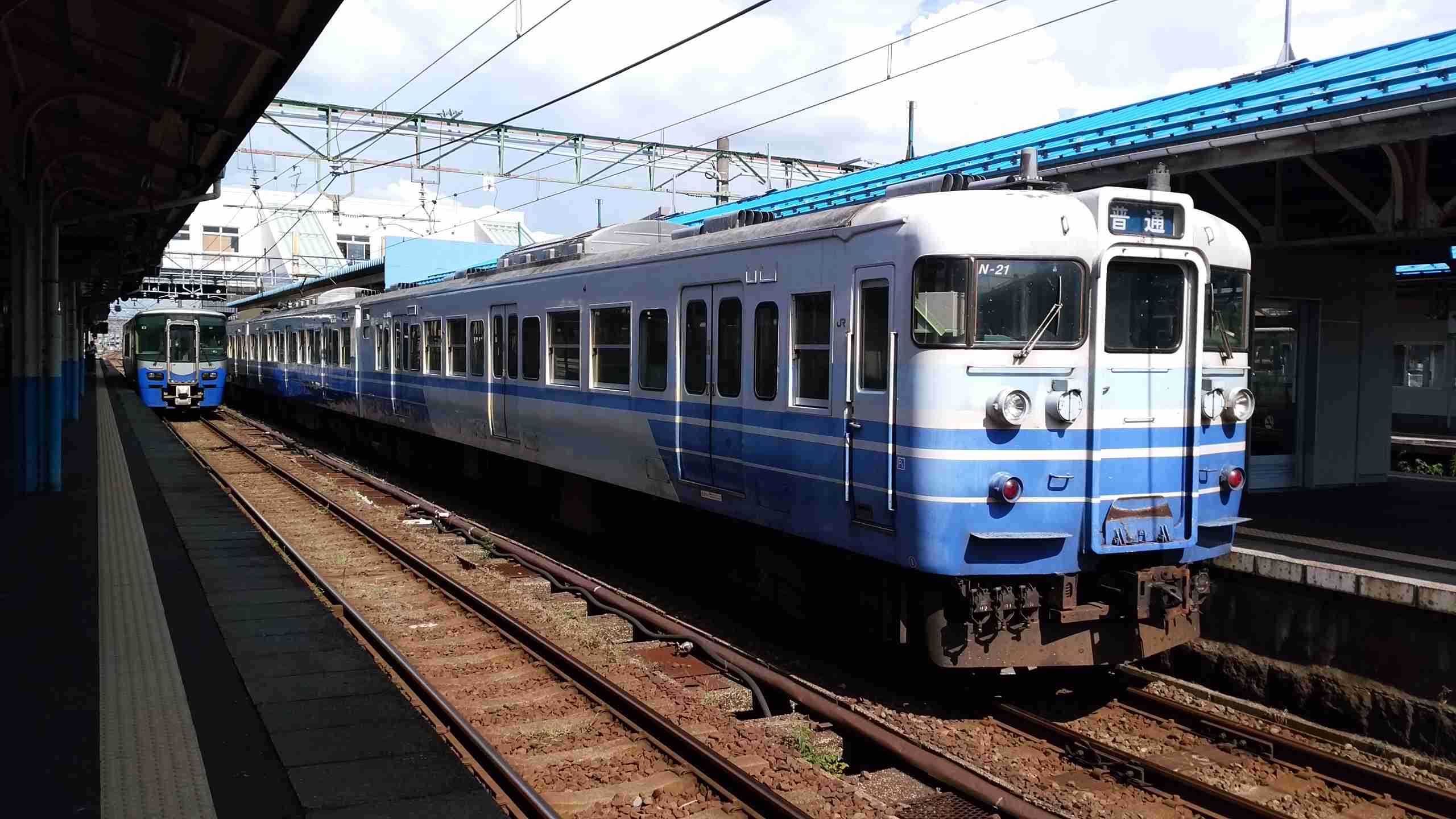 マナー無視する「撮り鉄」を怒鳴った駅員 ネットでは賛否