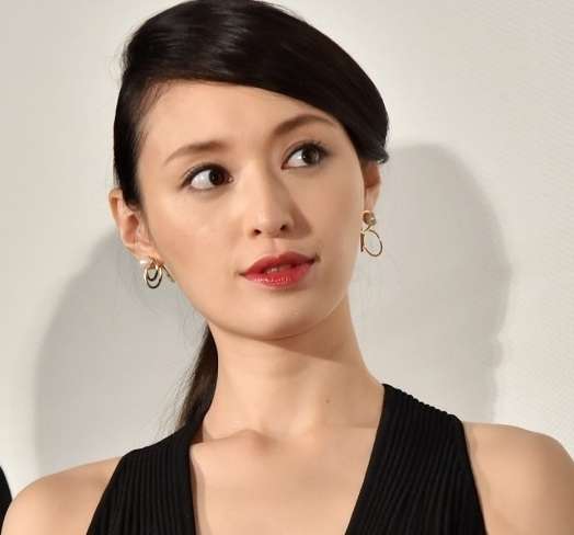 修正しすぎて誰か分からない画像