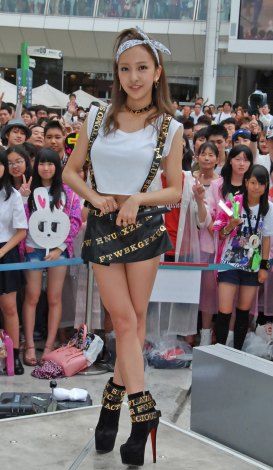 板野友美の新アーティスト写真が解禁