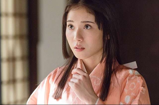 松岡茉優“水族館ガール”が一日館長に　“相棒”を間違える