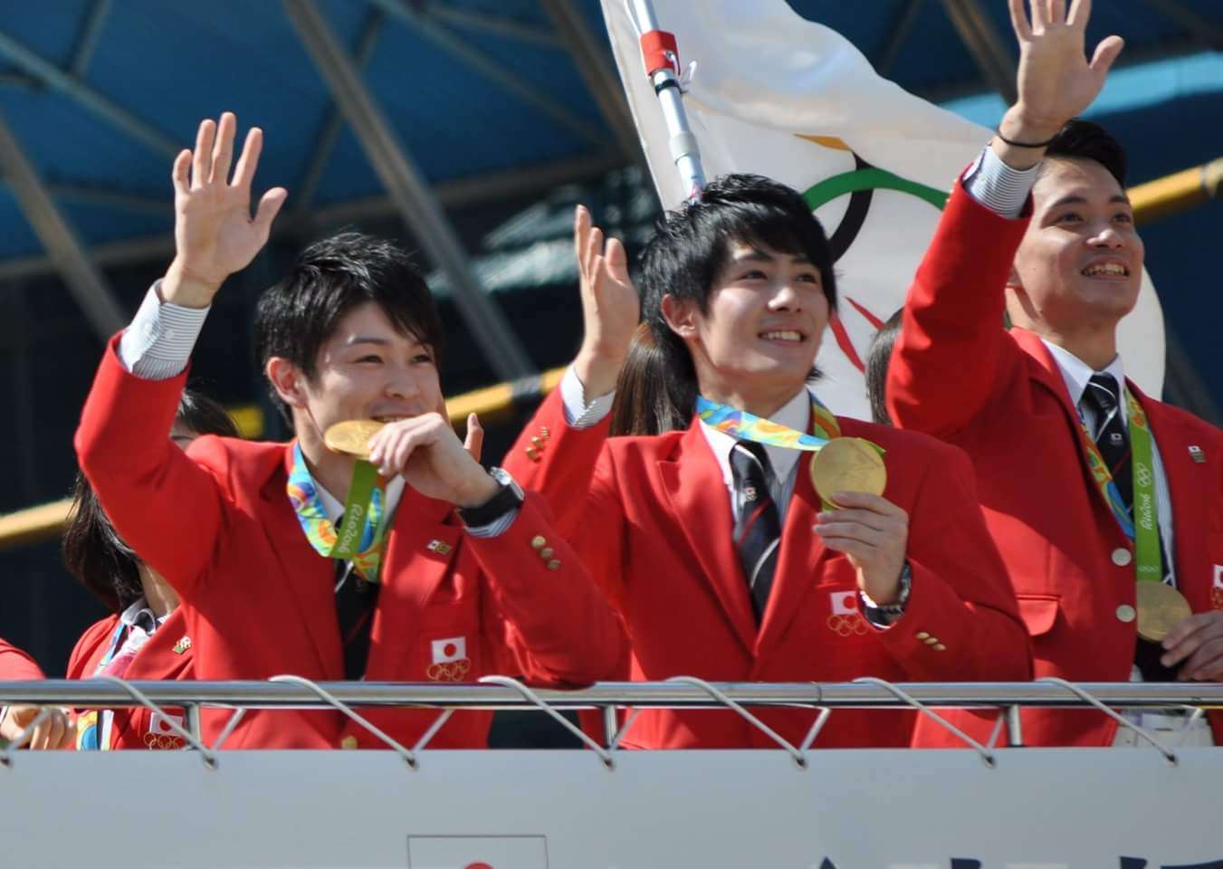 リオ五輪＆パラメダリストがパレード　内村、吉田らに大歓声