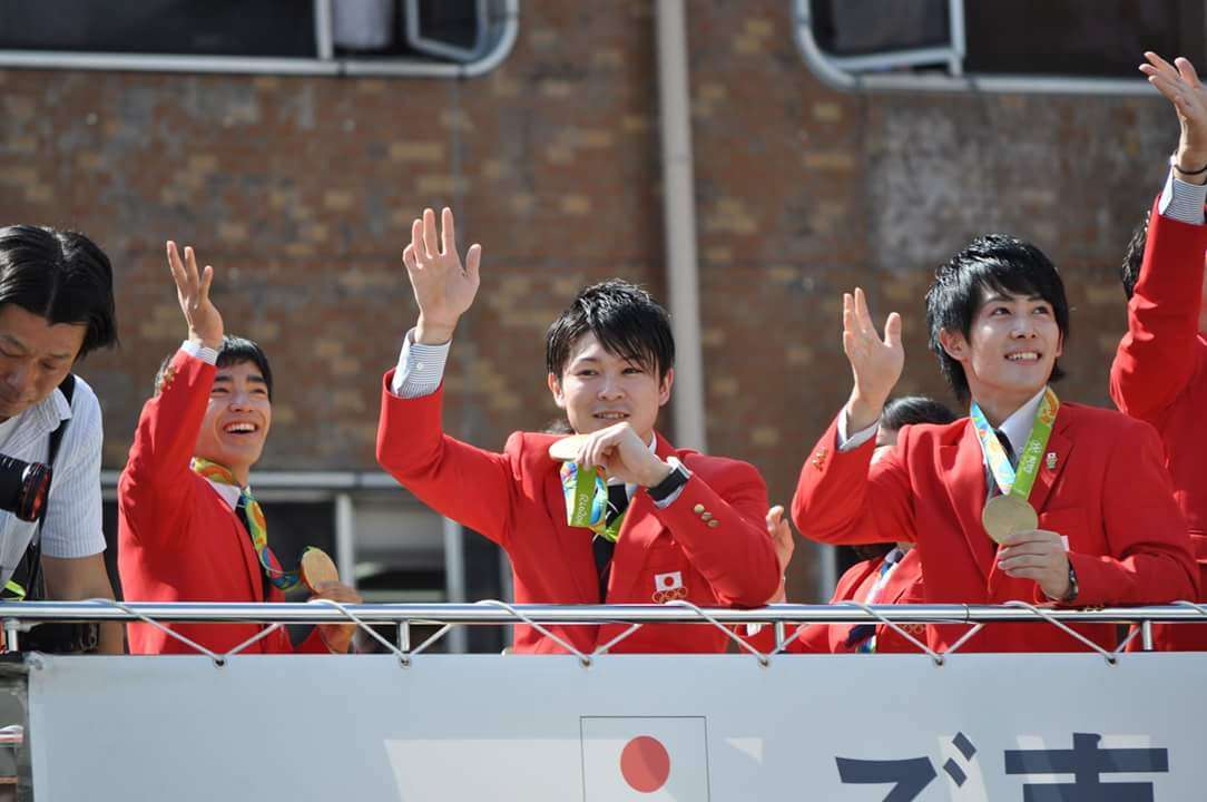 リオ五輪＆パラメダリストがパレード　内村、吉田らに大歓声