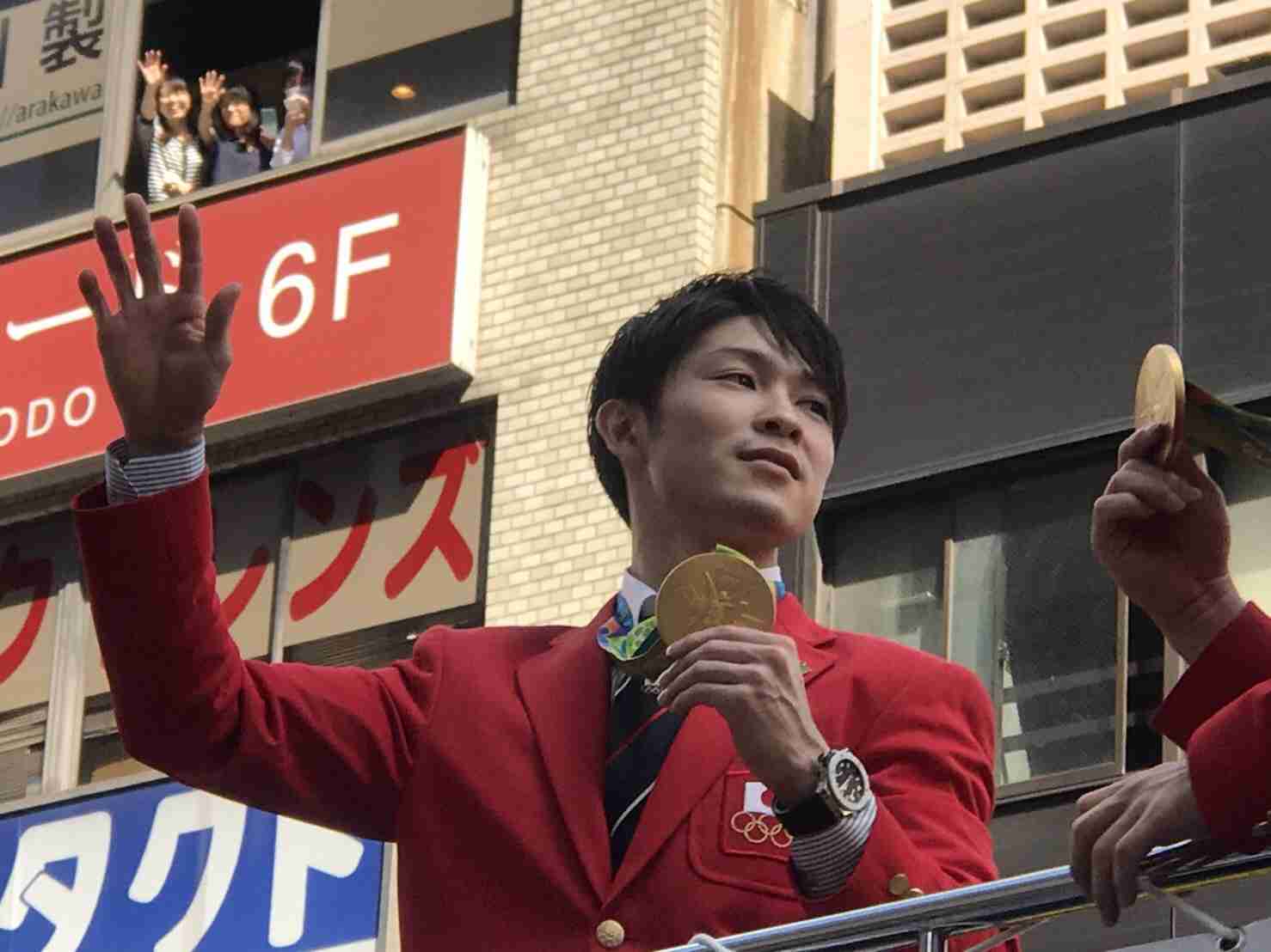 リオ五輪＆パラメダリストがパレード　内村、吉田らに大歓声