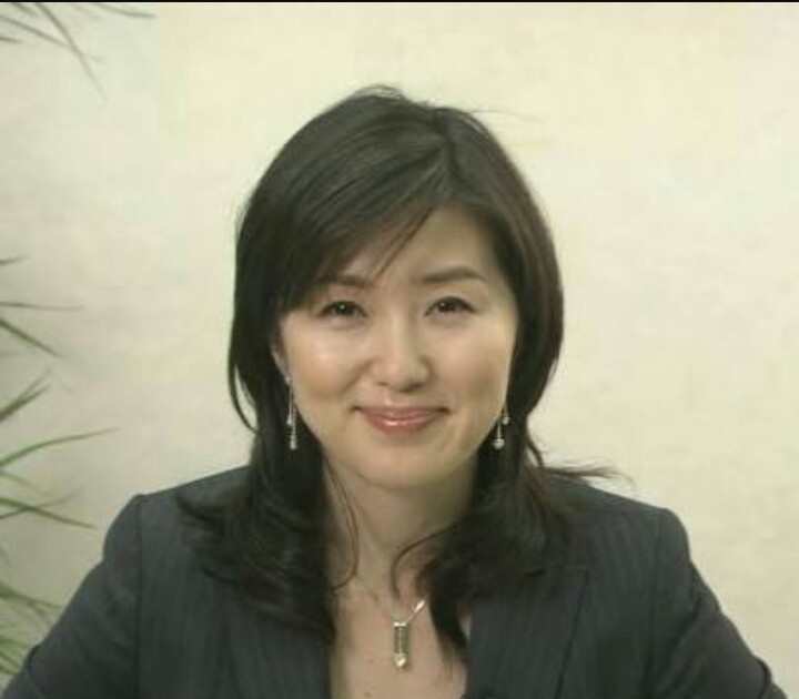 まゆゆが老けたらこんな感じ?あの半べそ大臣と顔が似ていると話題に!
