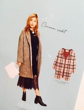 脚ながっ! ローラ、美形アンドロイドみたい