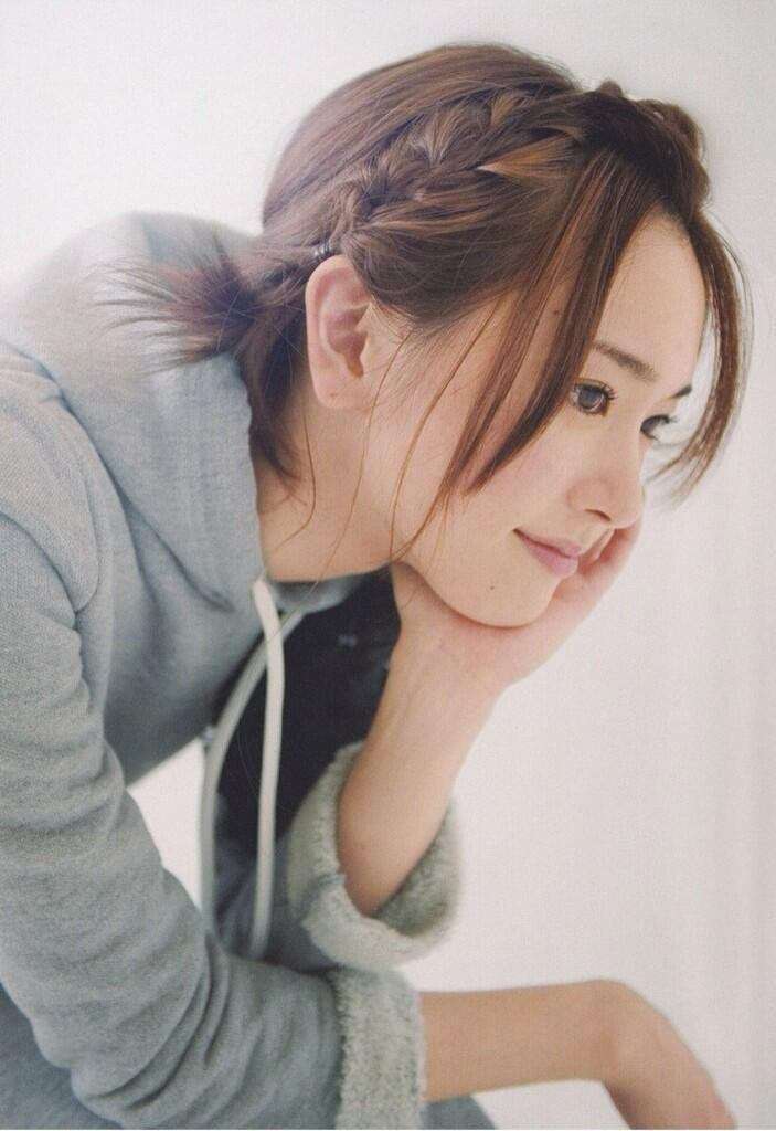 熊切あさ美、Instagramで「この手はダーレだ?」