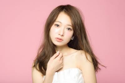 自分の顔の特徴を書くと誰かが似た人の画像を探してきてくれるトピ