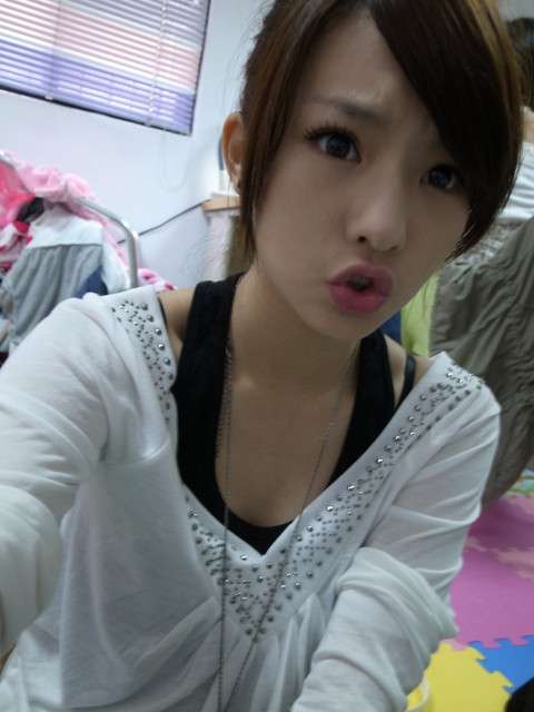 自分の顔の特徴を書くと誰かが似た人の画像を探してきてくれるトピ