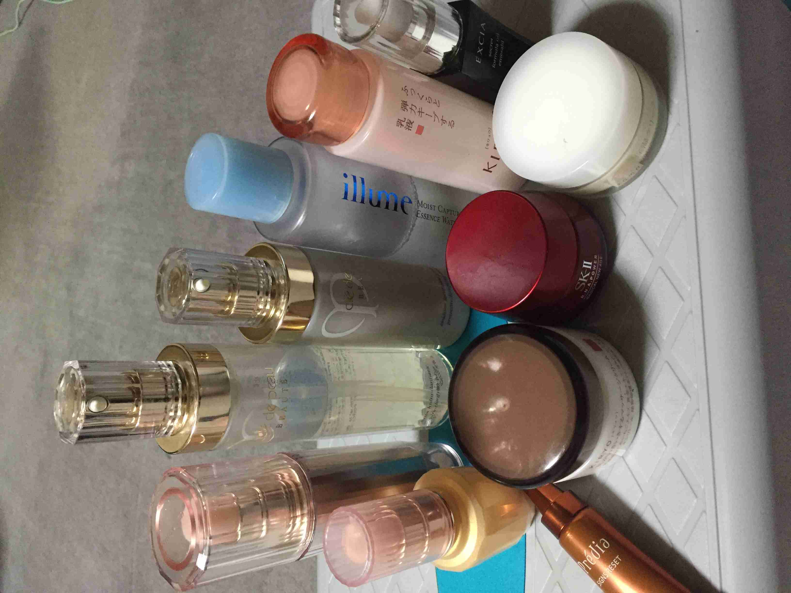 スキンケア用品のレギュラーを見せてください！