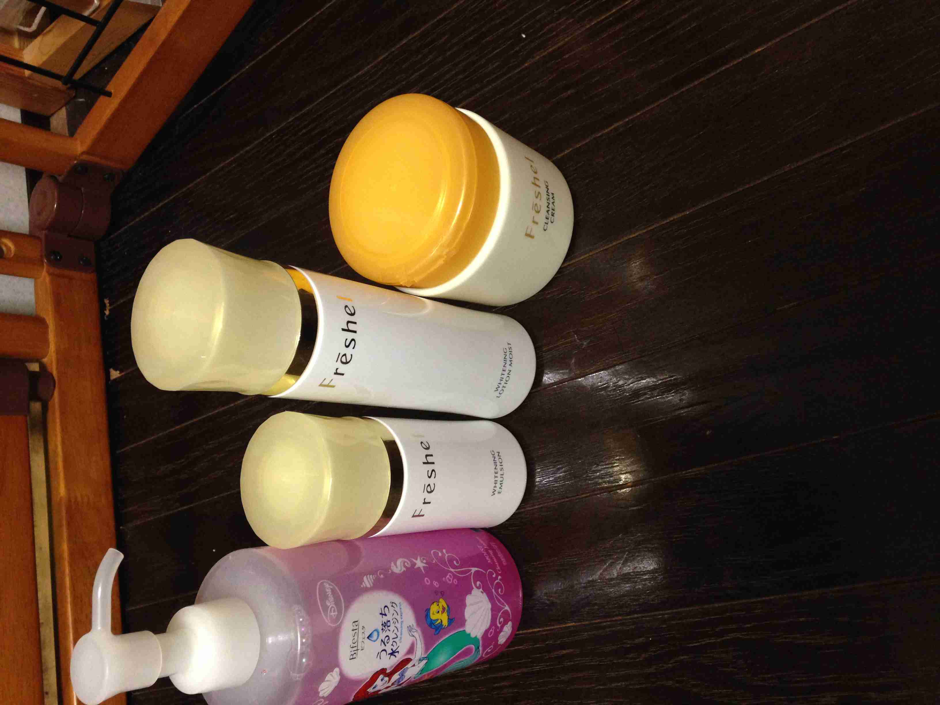 スキンケア用品のレギュラーを見せてください！