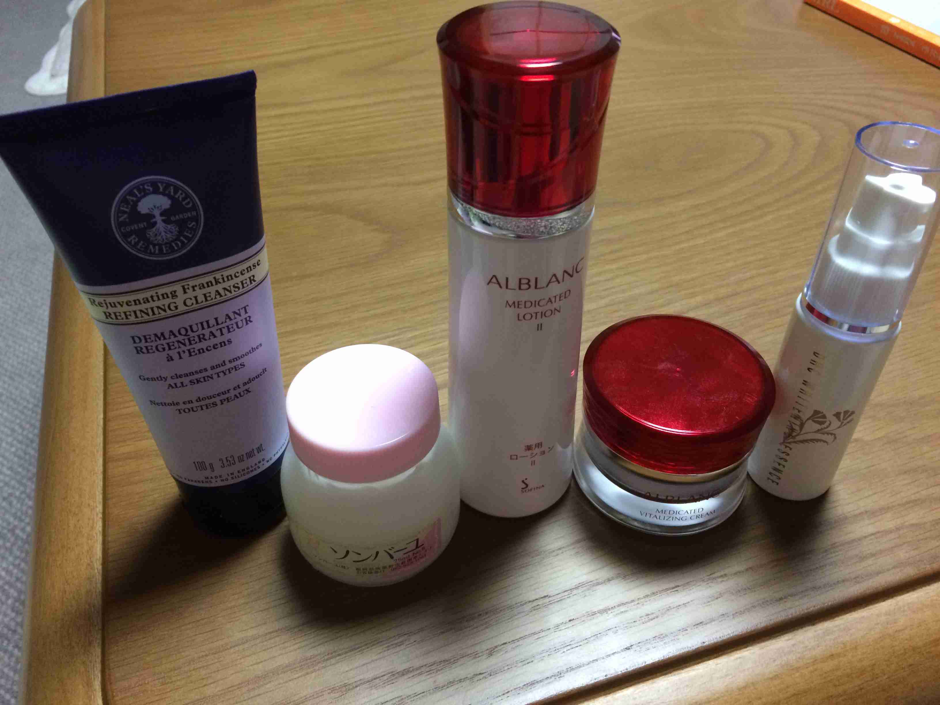 スキンケア用品のレギュラーを見せてください！