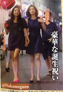 「がお～っ！」とじゃれ合うHIRO＆上戸彩、娘との3ショット 
