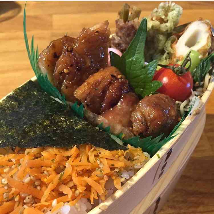 インスタでおしゃれな人が載せてそうな画像をひたすら貼っていくトピ