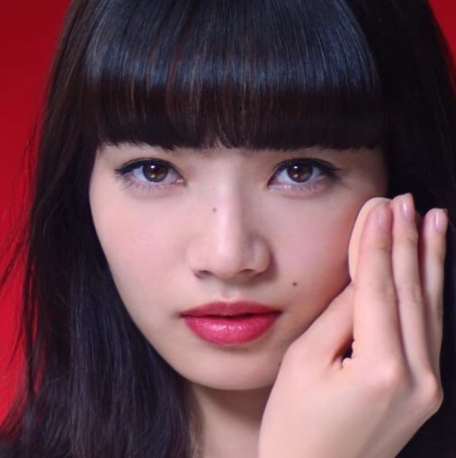 化粧品CMの芸能人の画像をください。