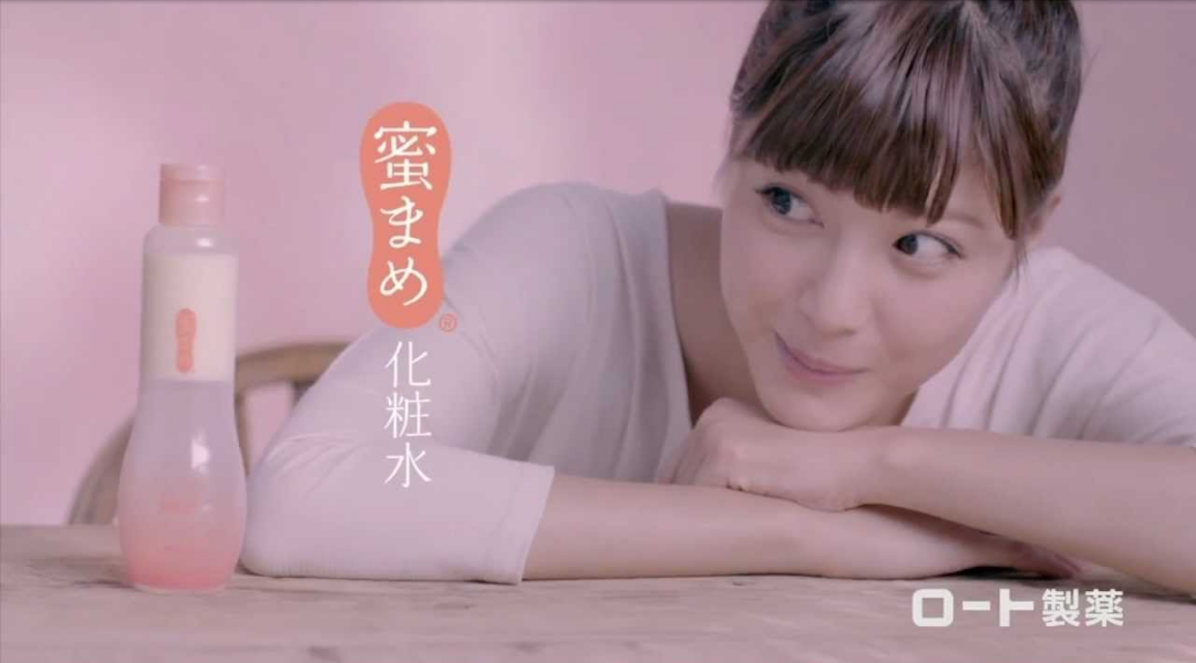 化粧品CMの芸能人の画像をください。