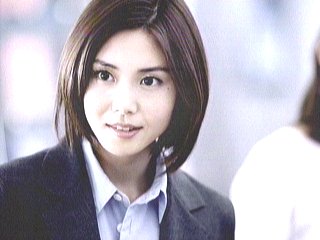 化粧品CMの芸能人の画像をください。