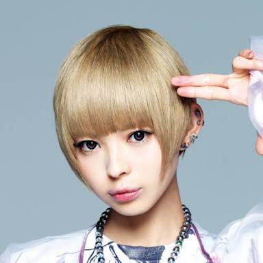 現役女性アイドルで一番可愛いと思う人は誰ですか?