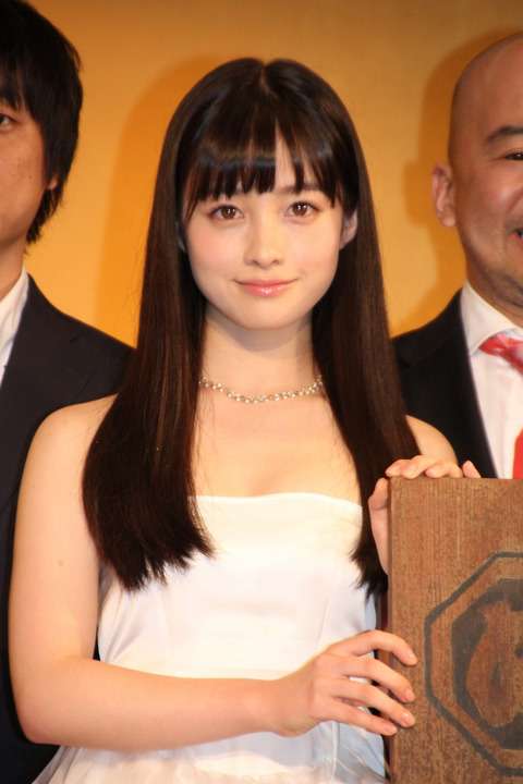 現役女性アイドルで一番可愛いと思う人は誰ですか?