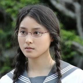 現役女性アイドルで一番可愛いと思う人は誰ですか?